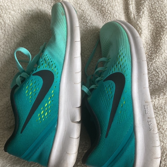 Nike running shoes. Free Run - Picture 3 of 3